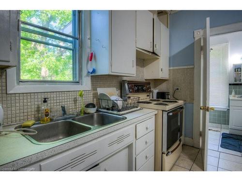 126 Albert Street, Waterloo, ON - Indoor Photo Showing Kitchen With Double Sink