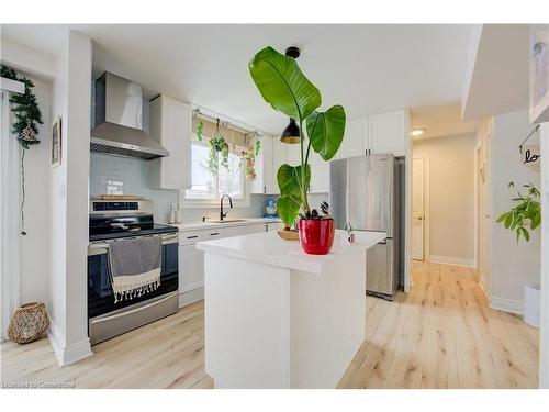 555 Westheights Drive, Kitchener, ON - Indoor Photo Showing Kitchen