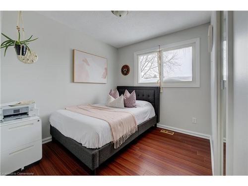 555 Westheights Drive, Kitchener, ON - Indoor Photo Showing Bedroom