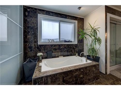 555 Westheights Drive, Kitchener, ON - Indoor Photo Showing Bathroom