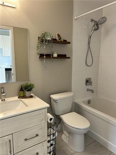 1702-104 Garment Street, Kitchener, ON - Indoor Photo Showing Bathroom