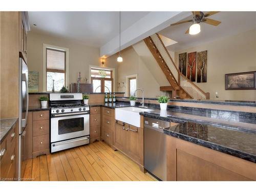 27 Forbes Avenue W, Guelph, ON - Indoor Photo Showing Kitchen