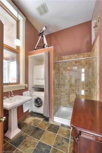 27 Forbes Avenue W, Guelph, ON - Indoor Photo Showing Bathroom