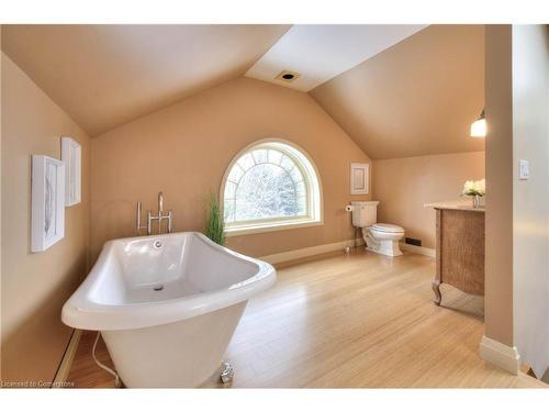 27 Forbes Avenue W, Guelph, ON - Indoor Photo Showing Bathroom