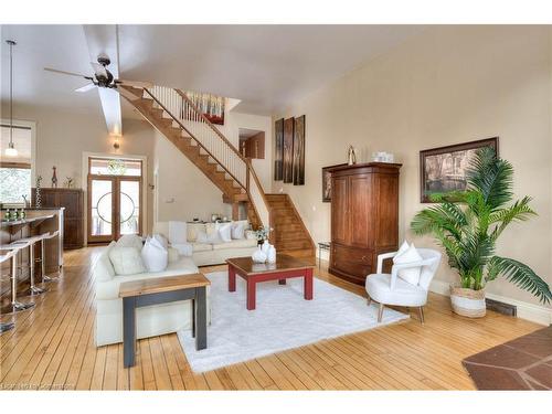 27 Forbes Avenue W, Guelph, ON - Indoor Photo Showing Living Room