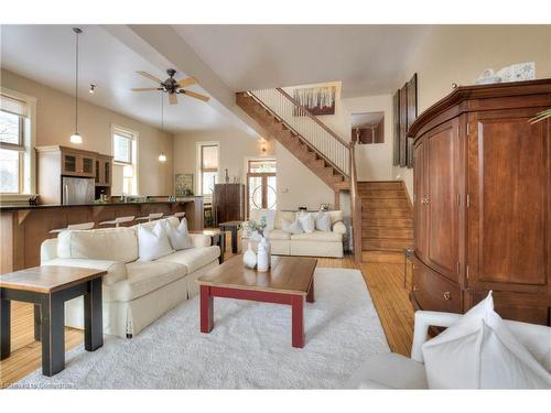 27 Forbes Avenue W, Guelph, ON - Indoor Photo Showing Living Room