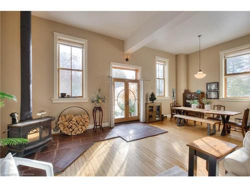 27 Forbes Avenue W, Guelph, ON - Indoor Photo Showing Living Room