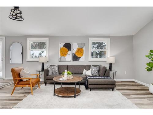 4 Duke Street, Elmira, ON - Indoor Photo Showing Living Room