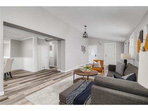 4 Duke Street, Elmira, ON - Indoor Photo Showing Living Room