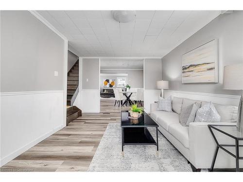 4 Duke Street, Elmira, ON - Indoor Photo Showing Living Room