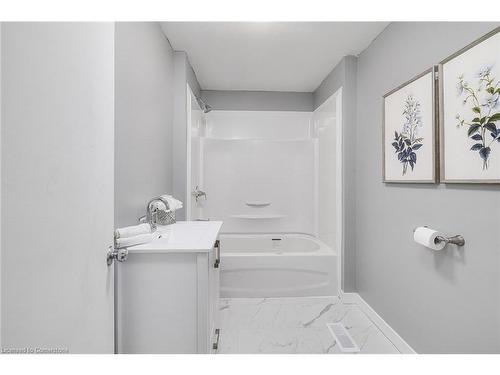 4 Duke Street, Elmira, ON - Indoor Photo Showing Bathroom