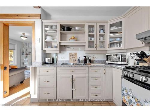 260 Tweedsmuir Avenue, London, ON - Indoor Photo Showing Kitchen With Double Sink