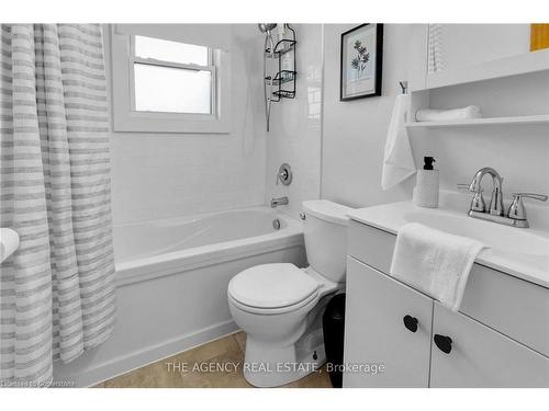 260 Tweedsmuir Avenue, London, ON - Indoor Photo Showing Bathroom