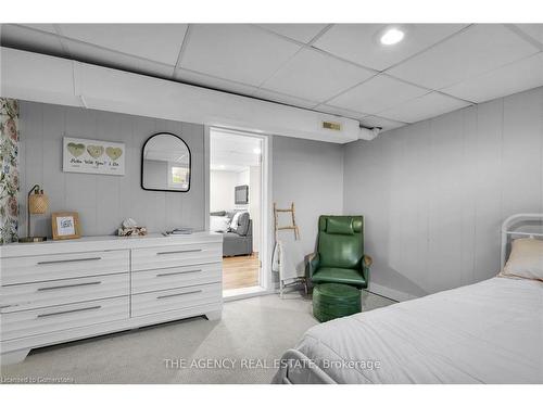 260 Tweedsmuir Avenue, London, ON - Indoor Photo Showing Bedroom