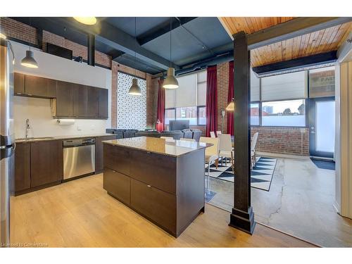 112-85 Spruce Street, Cambridge, ON - Indoor Photo Showing Kitchen With Stainless Steel Kitchen