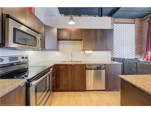 112-85 Spruce Street, Cambridge, ON - Indoor Photo Showing Kitchen With Stainless Steel Kitchen