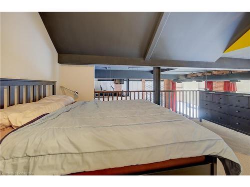 112-85 Spruce Street, Cambridge, ON - Indoor Photo Showing Bedroom