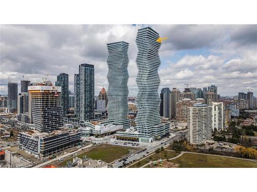 5806-3883 Quartz Road, Mississauga, ON - Outdoor