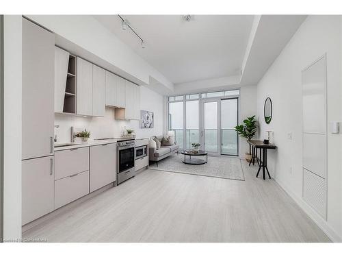 5806-3883 Quartz Road, Mississauga, ON - Indoor Photo Showing Kitchen