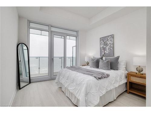 5806-3883 Quartz Road, Mississauga, ON - Indoor Photo Showing Bedroom