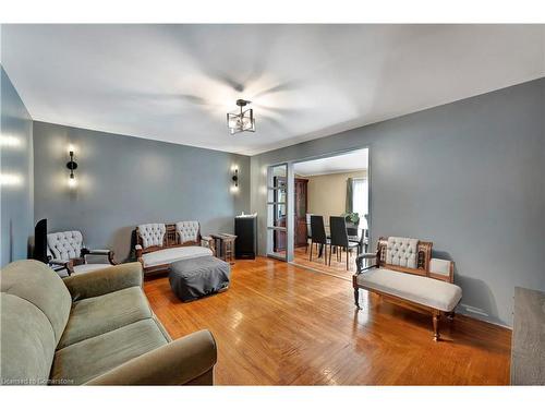 215 West Church Street, Waterford, ON - Indoor Photo Showing Living Room