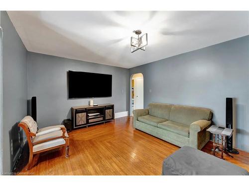 215 West Church Street, Waterford, ON - Indoor Photo Showing Living Room