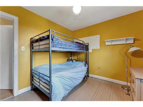 215 West Church Street, Waterford, ON - Indoor Photo Showing Bedroom