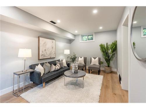 105 Lancaster Street W, Kitchener, ON - Indoor Photo Showing Living Room