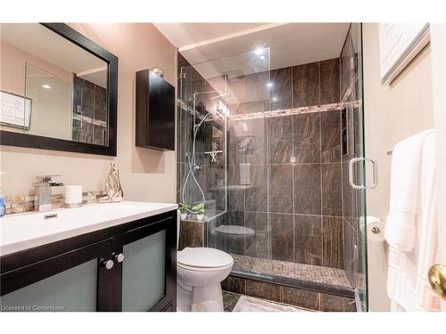 399 Glendale Avenue, St. Catharines, ON - Indoor Photo Showing Bathroom