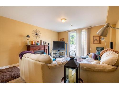 399 Glendale Avenue, St. Catharines, ON - Indoor Photo Showing Living Room