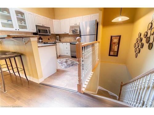 399 Glendale Avenue, St. Catharines, ON - Indoor Photo Showing Kitchen