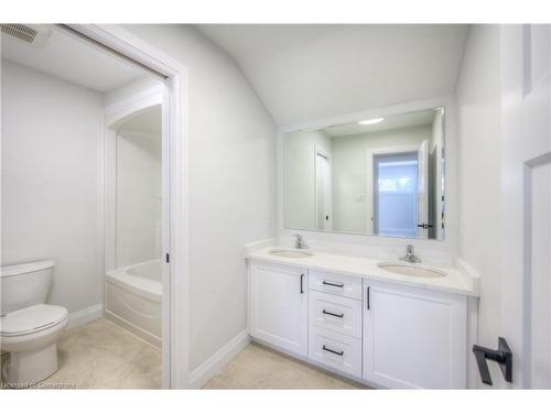 1-264 Blair Road, Cambridge, ON - Indoor Photo Showing Bathroom