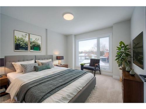 1-264 Blair Road, Cambridge, ON - Indoor Photo Showing Bedroom