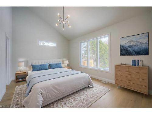 1-264 Blair Road, Cambridge, ON - Indoor Photo Showing Bedroom