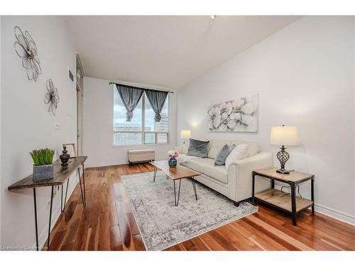 1510-3504 Hurontario Street, Mississauga, ON - Indoor Photo Showing Living Room