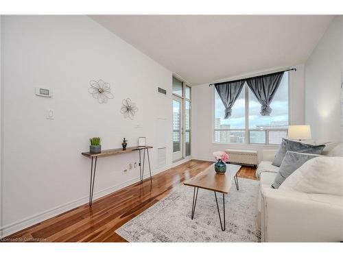 1510-3504 Hurontario Street, Mississauga, ON - Indoor Photo Showing Living Room