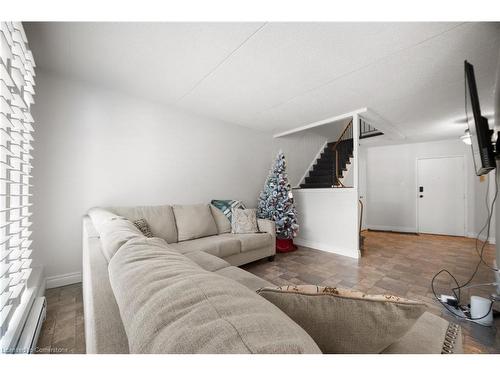 266-40 Tannery Street E, Cambridge, ON - Indoor Photo Showing Living Room