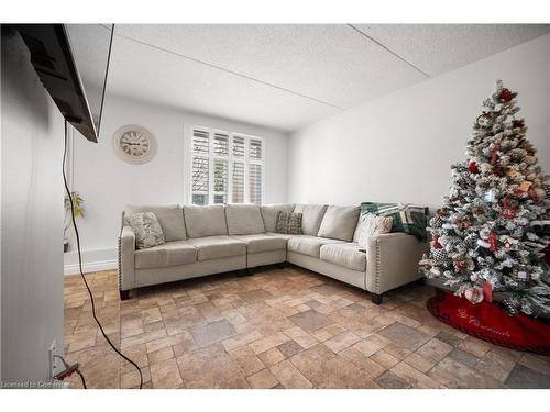 266-40 Tannery Street E, Cambridge, ON - Indoor Photo Showing Living Room