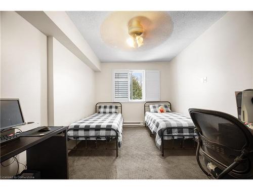 266-40 Tannery Street E, Cambridge, ON - Indoor Photo Showing Bedroom