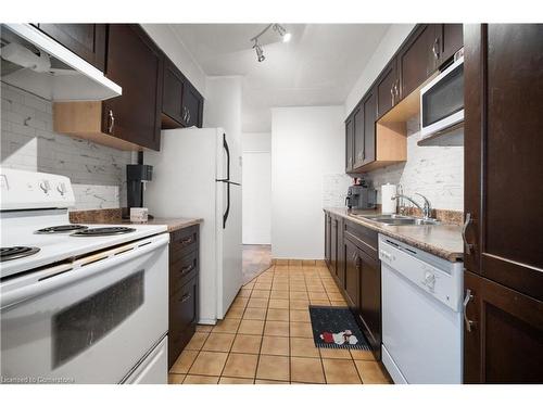 266-40 Tannery Street E, Cambridge, ON - Indoor Photo Showing Kitchen