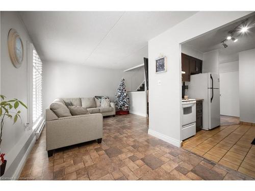 266-40 Tannery Street E, Cambridge, ON - Indoor Photo Showing Kitchen