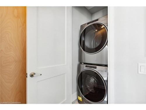 8-60 Charles Street W, Kitchener, ON - Indoor Photo Showing Laundry Room