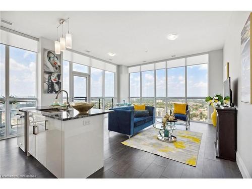 8-60 Charles Street W, Kitchener, ON - Indoor Photo Showing Kitchen With Upgraded Kitchen