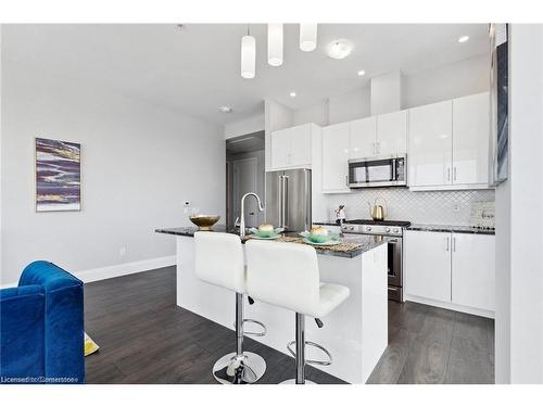 8-60 Charles Street W, Kitchener, ON - Indoor Photo Showing Kitchen With Upgraded Kitchen