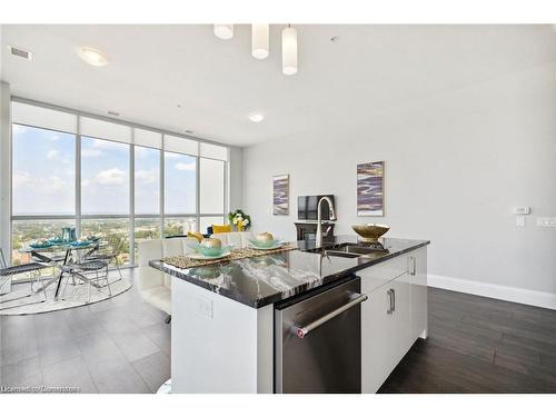 8-60 Charles Street W, Kitchener, ON - Indoor Photo Showing Kitchen With Upgraded Kitchen