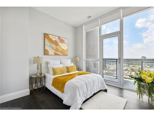 8-60 Charles Street W, Kitchener, ON - Indoor Photo Showing Bedroom