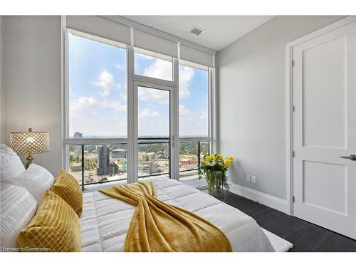 8-60 Charles Street W, Kitchener, ON - Indoor Photo Showing Bedroom