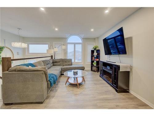 77 Oak Hill Drive, Cambridge, ON - Indoor Photo Showing Living Room