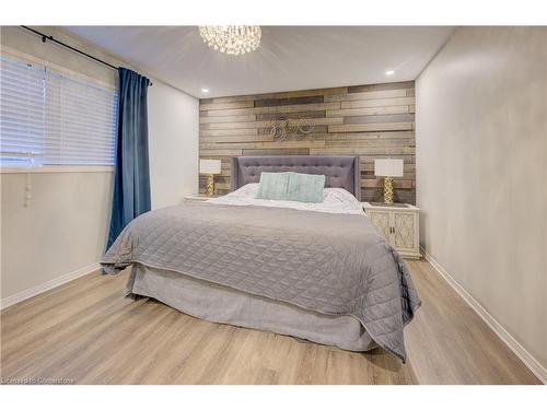 77 Oak Hill Drive, Cambridge, ON - Indoor Photo Showing Bedroom