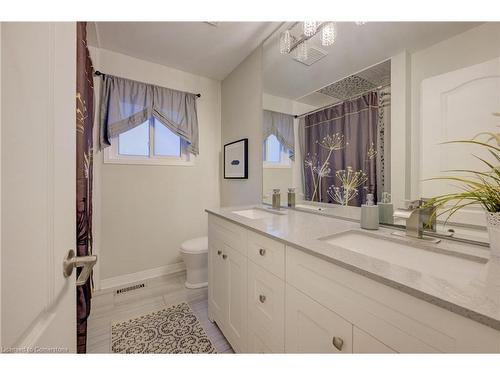 77 Oak Hill Drive, Cambridge, ON - Indoor Photo Showing Bathroom